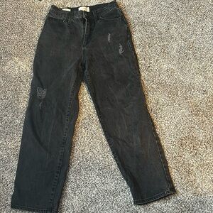Universal Thread • Size 2/26 • Jeans